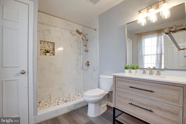 Building Photo - 6012 Westbourne Pl