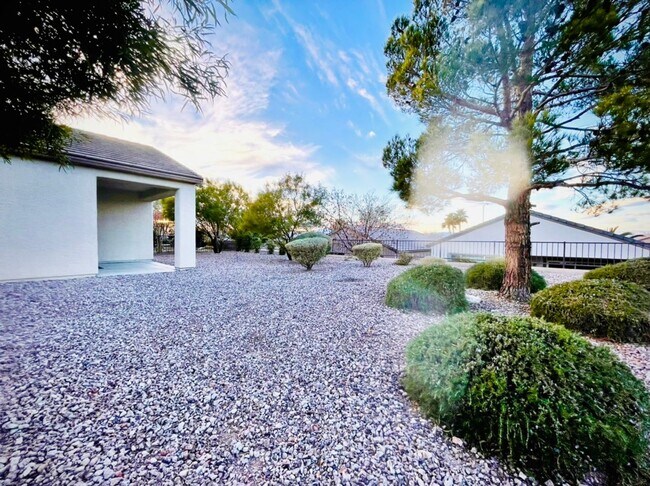 Building Photo - Charming Single-Story Corner Lot Home in Solera 55+ Community