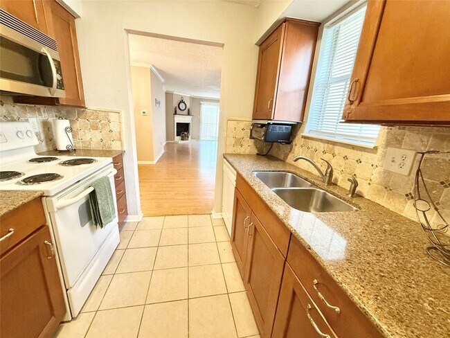 Building Photo - 2800 Jeanetta St