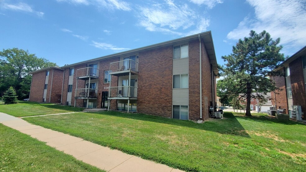 LINQ Portfolio 3341 Holdrege St Lincoln NE 68503 Apartment Finder