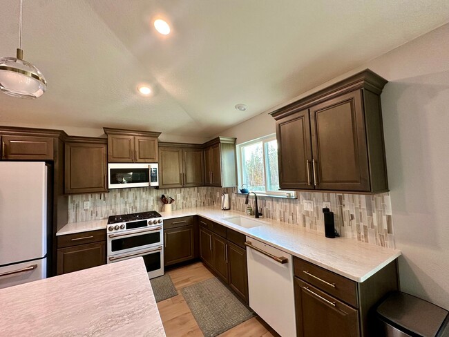 Building Photo - Serene Cul De Sac Home with Gorgeous Views!