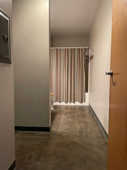 Bathroom - 500 Robert St N