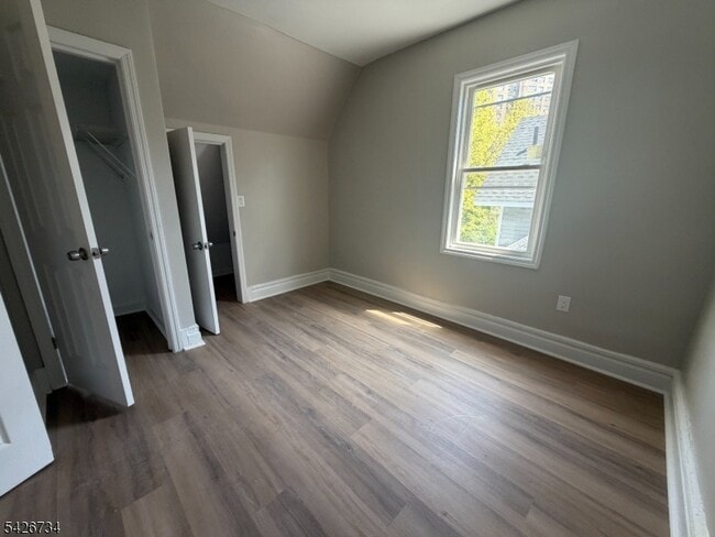 Building Photo - 37 Mapes Ave