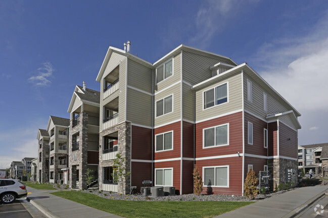 Building Photo - 616 7th Ave S