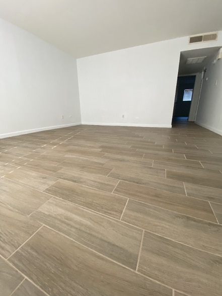 Building Photo - 4417 Parkwood Ct