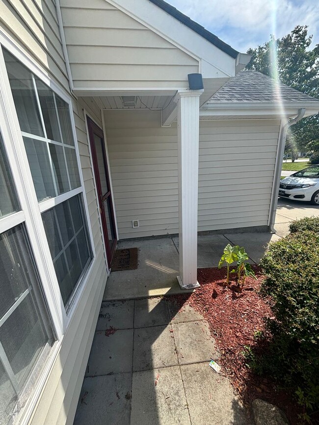 Building Photo - 4897 Southgate Pkwy