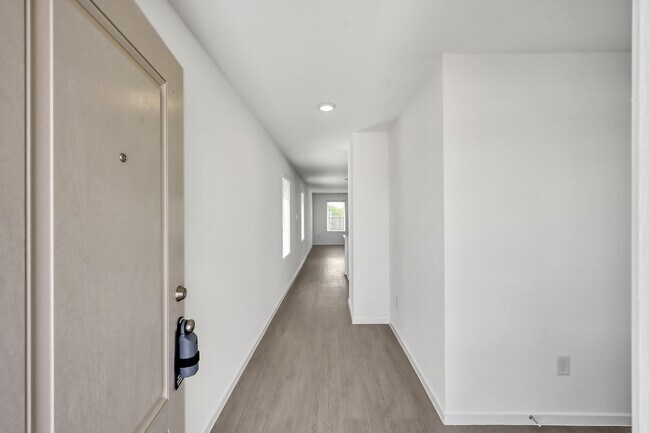 Building Photo - 29635 Knollwood Bay Rd