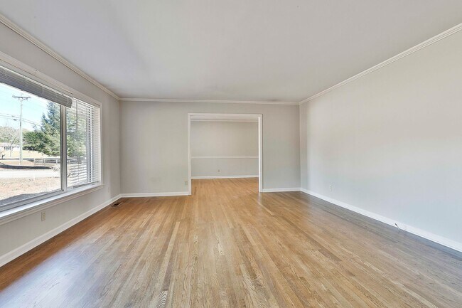 Building Photo - PROCUREMENT ONLY 334 Porter Road - Available Now! Ranch style home with spacious floor plan & bea...