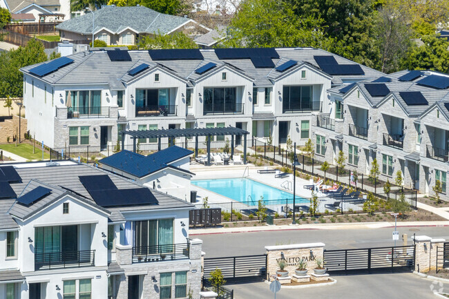 Pool - Starling Townhomes