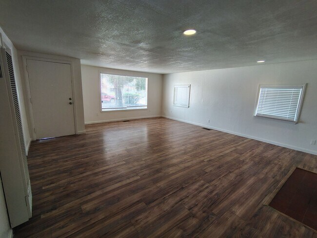 Building Photo - 1351 Leonard Ave