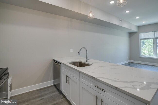Building Photo - 2019 N College Ave