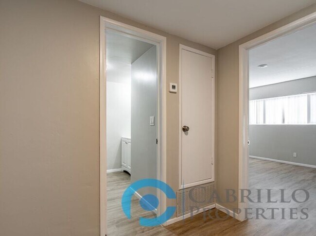 Building Photo - 595 7th St
