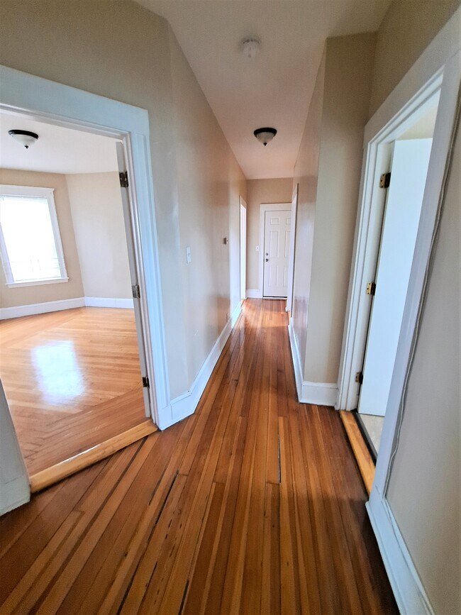 Building Photo - 92 Waumbeck St