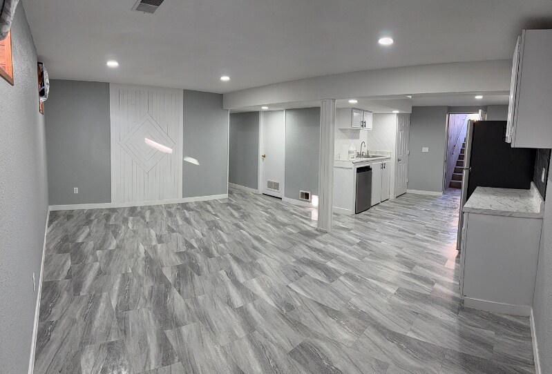 Building Photo - 11175 Dexter Dr