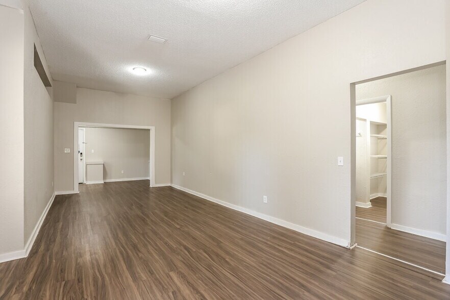 Building Photo - 2839 Spring Park Rd