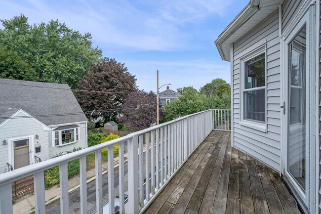 Building Photo - 5 Vale St