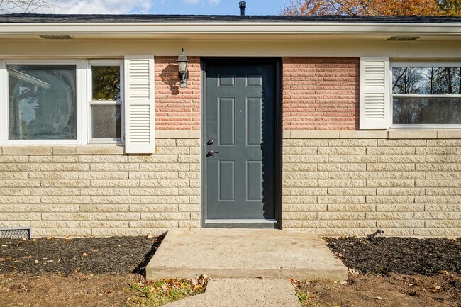 Building Photo - Recently Remodeled 4-Bedroom Home with Modern Upgrades & Spacious Yard in McCordsville