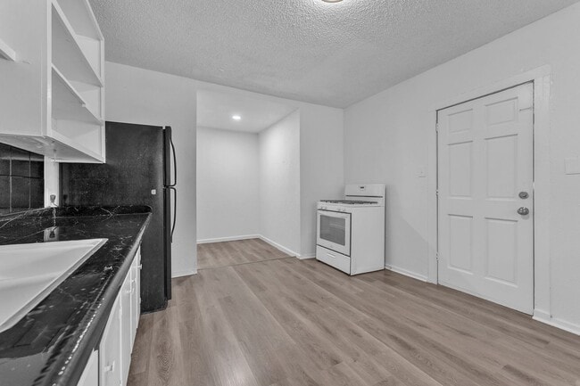 Building Photo - 402 Ada St