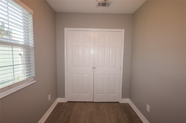 Building Photo - 23091 S Wildwood Dr