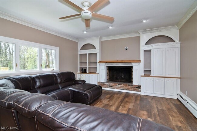 Building Photo - 381 Hickory Hill Rd