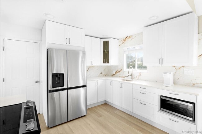 Building Photo - 30 River Rd