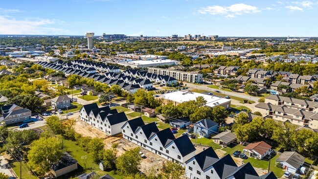 Primary Photo - 307 Sterling St