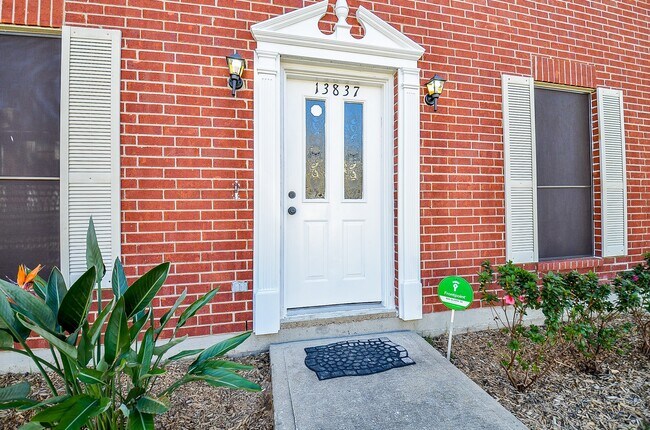 Building Photo - 13837 Purplemartin St