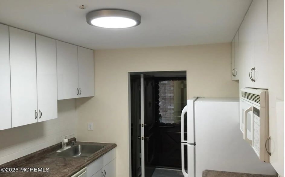 Building Photo - 84 Amberly Dr