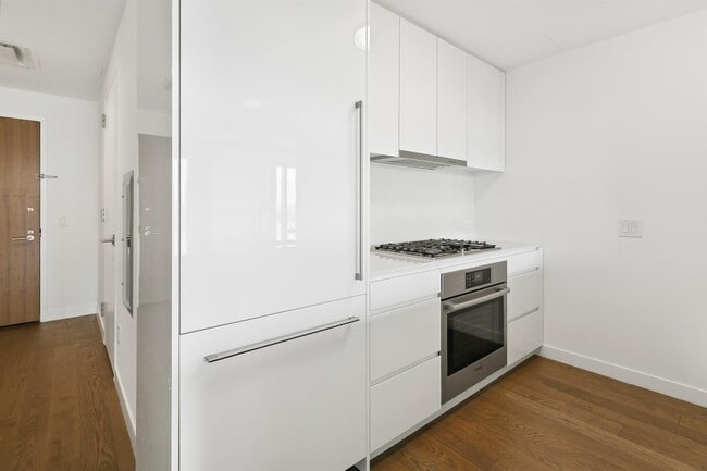 Building Photo - 99 Hudson St