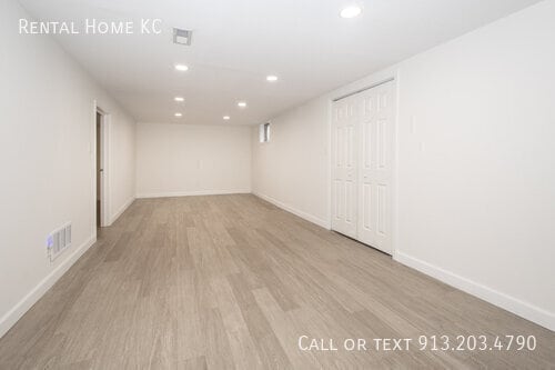 Building Photo - 940 S 57th St