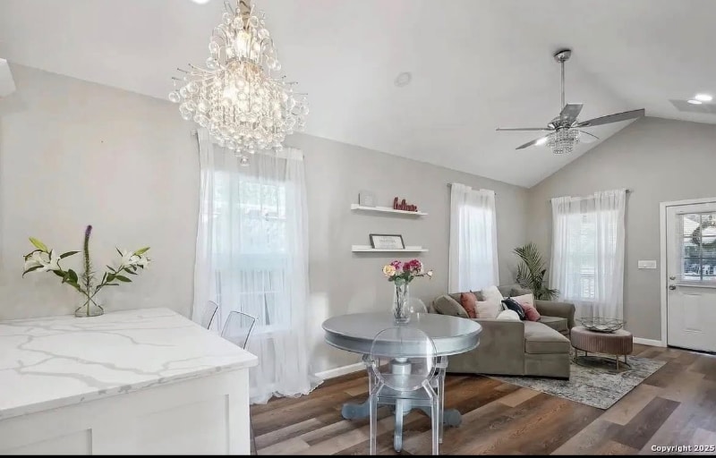 Building Photo - 1006 Center St