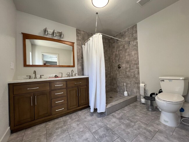 Building Photo - Spacious Single-Story 6-bed 3-bath Oasis with Private Pool and Spa in Spring Valley