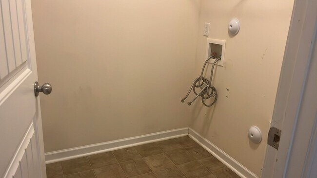 Building Photo - 2621 Tummel Ln
