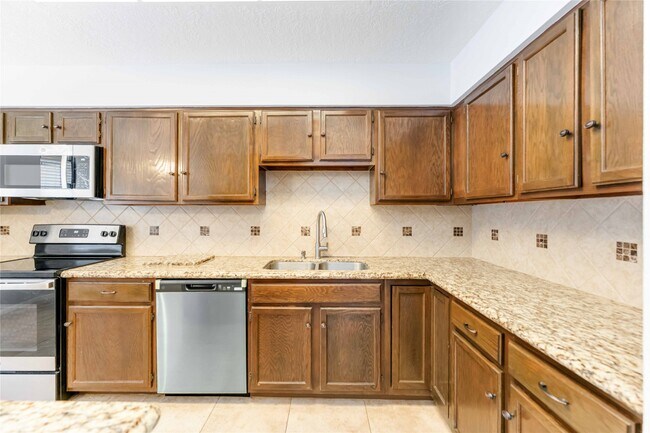 Building Photo - 2282 Gemini St