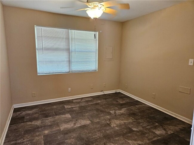 Building Photo - 2002 Smith Dr