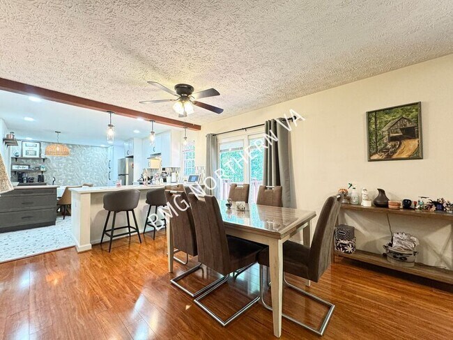 Building Photo - 3821 Jocelyn Dr