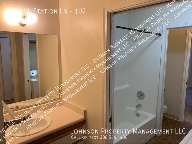 Building Photo - 4986 W Station Ln