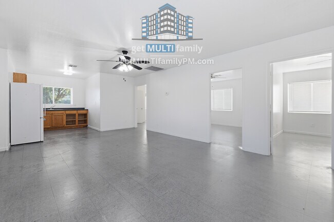 Building Photo - 1228 E Apache St