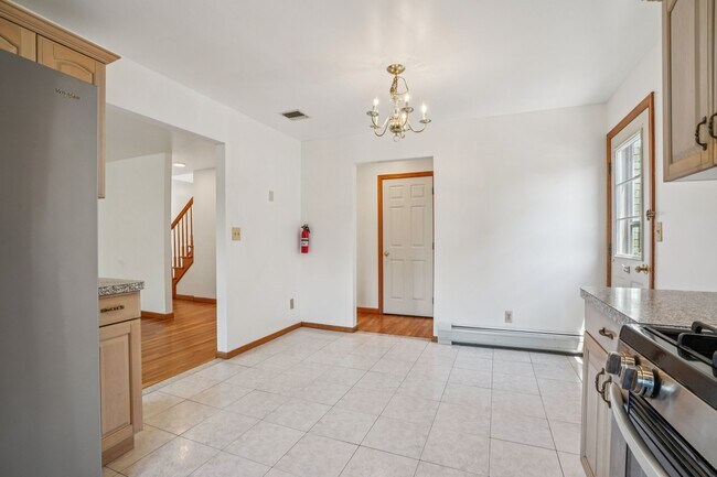 Building Photo - 2402 Hammett Ave