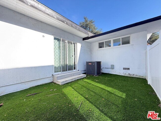 Building Photo - 15962 Gault St