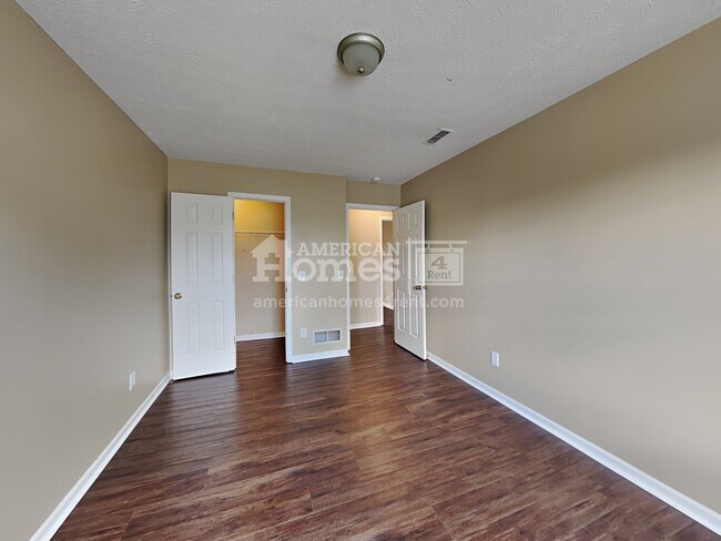Building Photo - 720 Burr Oak Drive