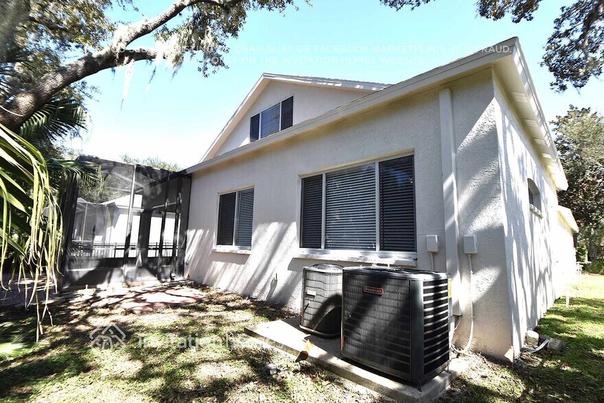 Building Photo - 15454 Martinmeadow Dr