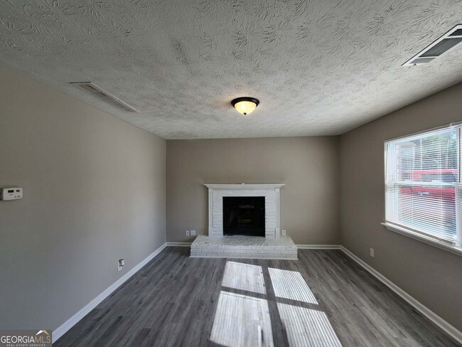 Building Photo - 1653 Pinedale Cir NW