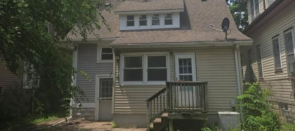 Building Photo - 800 S Greenlawn Ave