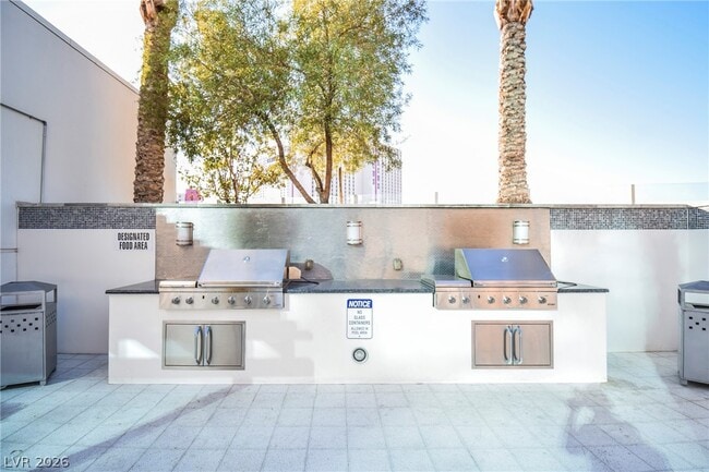 Building Photo - 2700 S Las Vegas Blvd