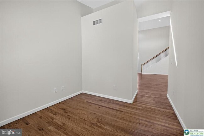 Building Photo - 5127 Dogwood Trail