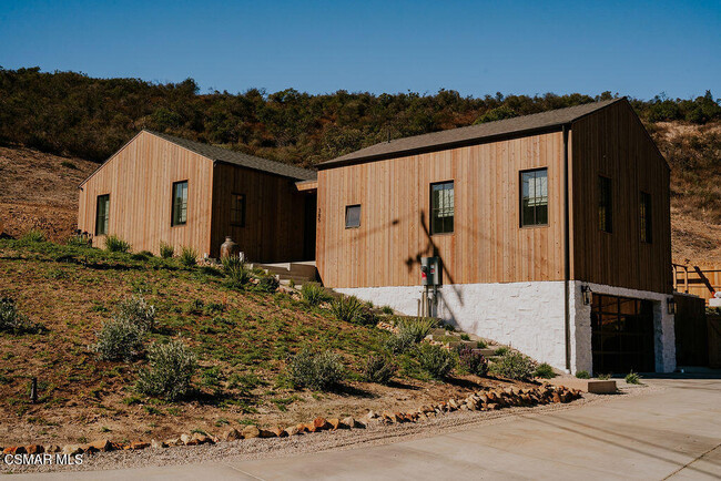 Building Photo - 385 S Skyline Dr