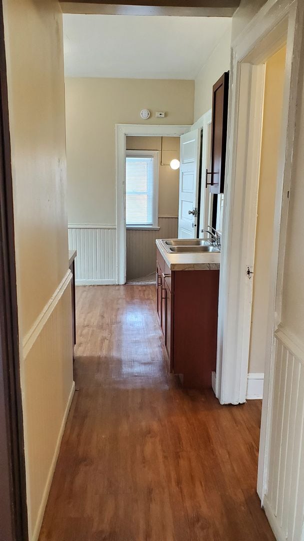 Building Photo - Remodeled & Spacious 4 Bedroom Lower Duplex in Walker's Point!