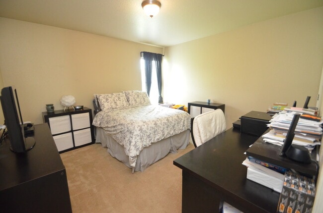 Building Photo - Gorgeous 3 bedroom 2 bath home in desired ...