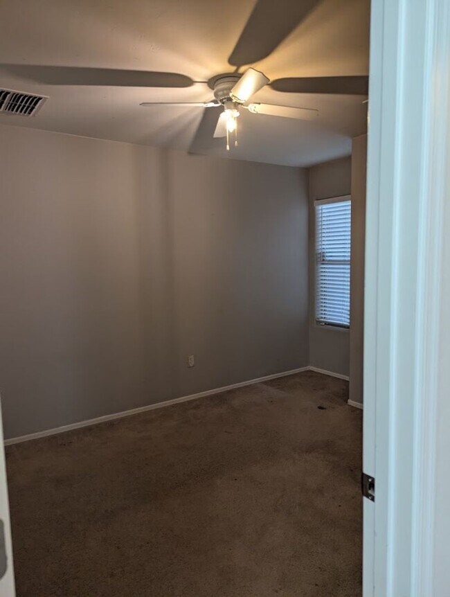 Building Photo - Great Northwest Home with Solar!